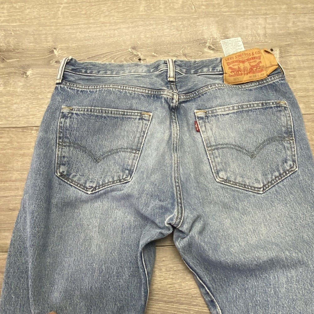 Levis 501 Jeans Mens 33x32 Blue Light Wash Denim Button Fly Straight Leg Classic - Picture 6 of 13